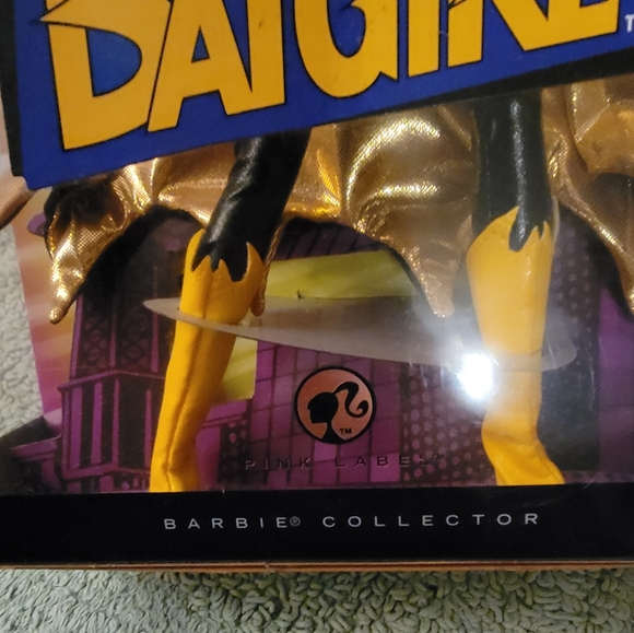 Batgirl Barbie collectable - Picture 5 of 5
